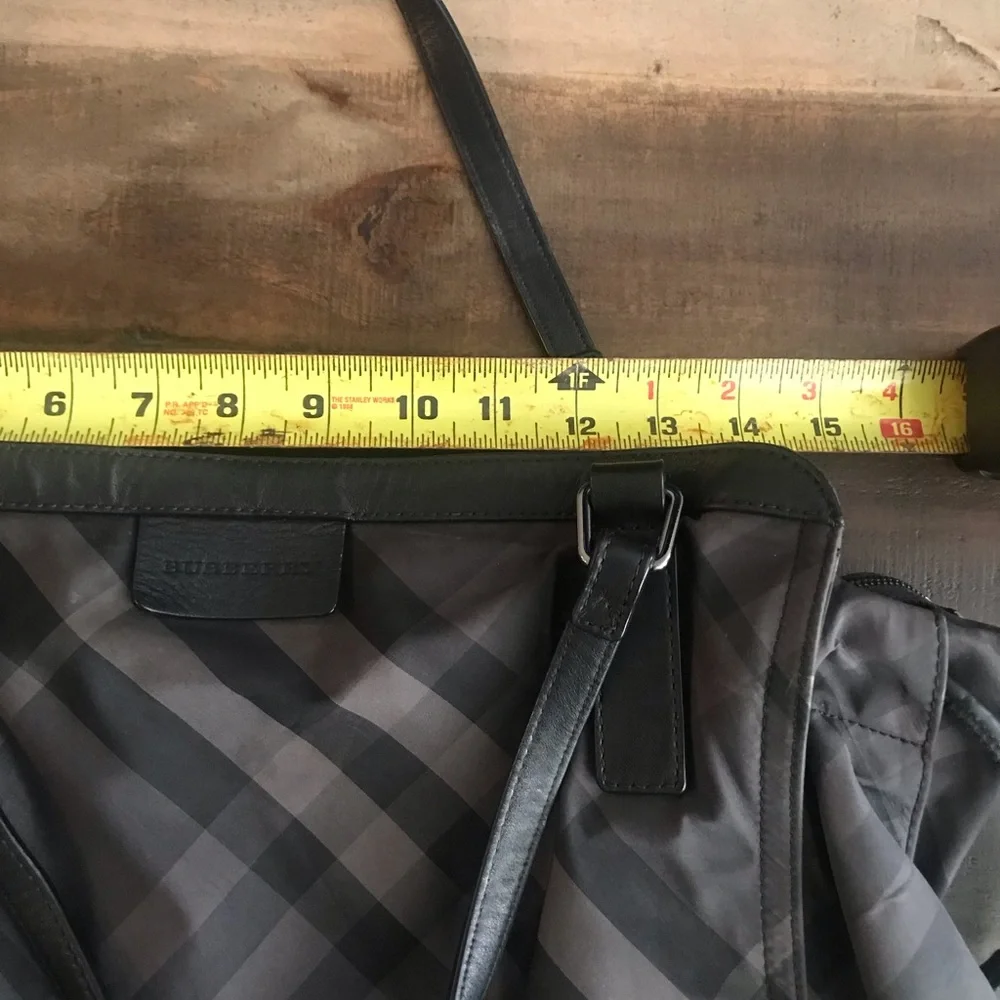 EUC Burberry Purse - Picture 10 of 13